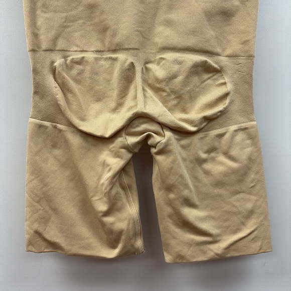 Assets by Spanx Remarkable Results High Rise Mid-Thigh Shapewear Shorts Large - Picture 7 of 8